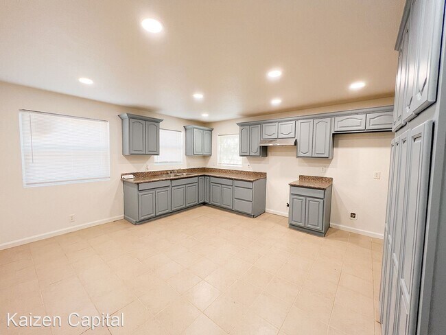 Building Photo - 4 br, 2 bath House - 3338 21st ave
