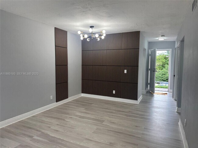 Foto del edificio - 13984 NE 2nd Ct