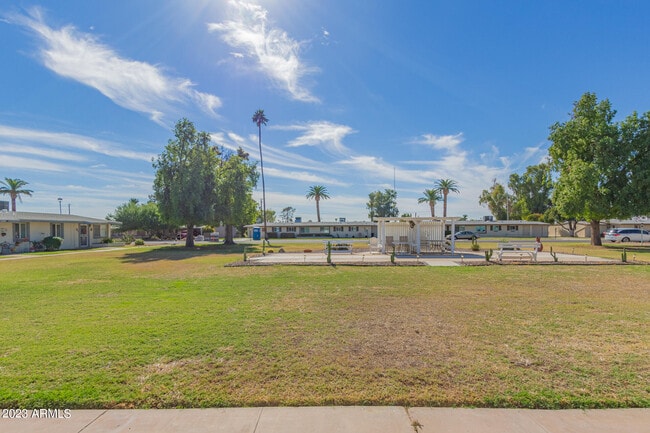 Building Photo - 10612 W Oakmont Dr