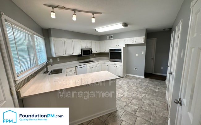 Building Photo - 5877 Pebble Beach Ave