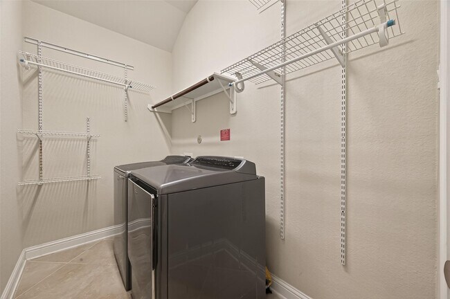 Foto del edificio - 107 Angel Hollow Ln