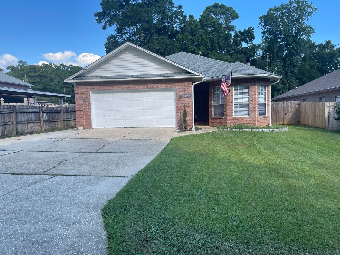 Foto principal - MOVE IN SPECIAL - 2 WEEKS FREE RENT - 3BR ...