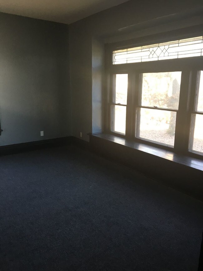 Building Photo - 1 br, 1 bath Apartment - 115 2nd Ave. #1
