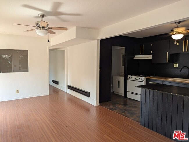 Building Photo - 1323 N Olive Dr