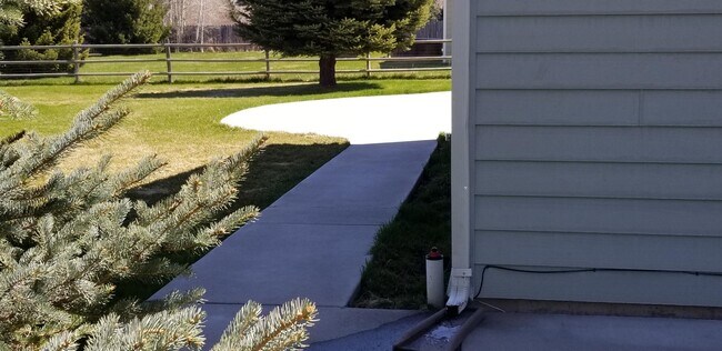 Foto del edificio - 341 Valley Grove Dr