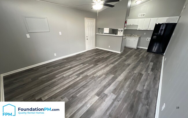 Foto del edificio - 4446 Yale Rd