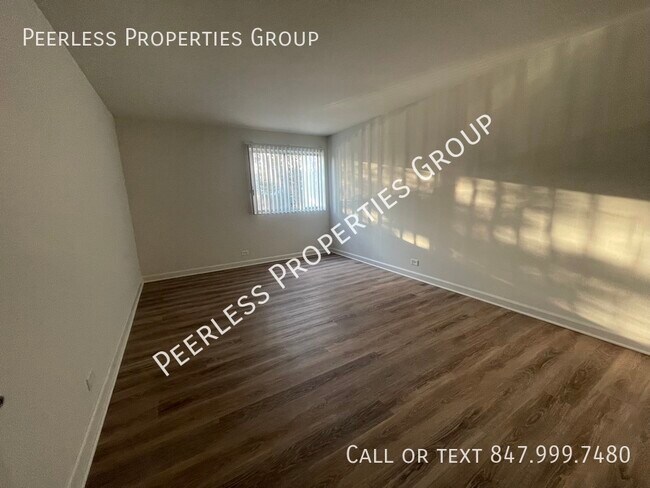 Building Photo - Spacious Newly Renovated 1 Bed/1Ba Apartment