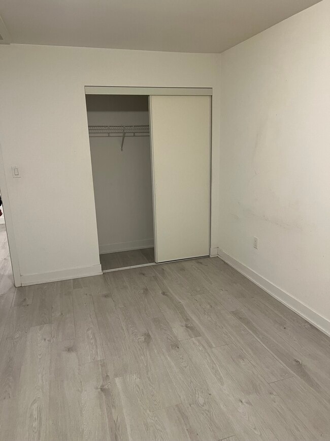 Photo du bâtiment - 230 Prince William Way