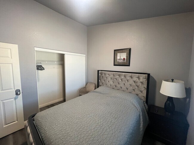 Foto del edificio - Spacious 4-Bedroom Home in Desirable Apple Valley Neighborhood