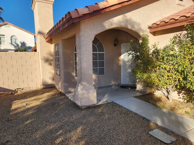 Building Photo - BEAUTIFUL SINGLE STORY HOME! NO HOA!!