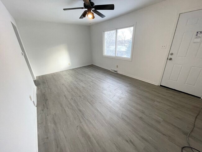 Building Photo - 2537 Lynner Dr