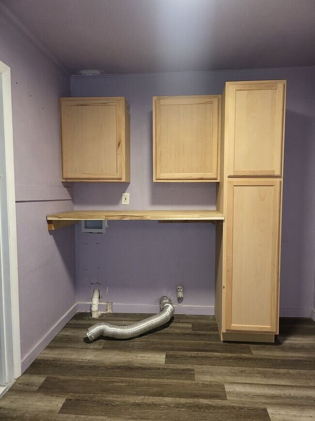 Building Photo - Charming 4 Bedroom 1 Bathroom Home in Tulsa!