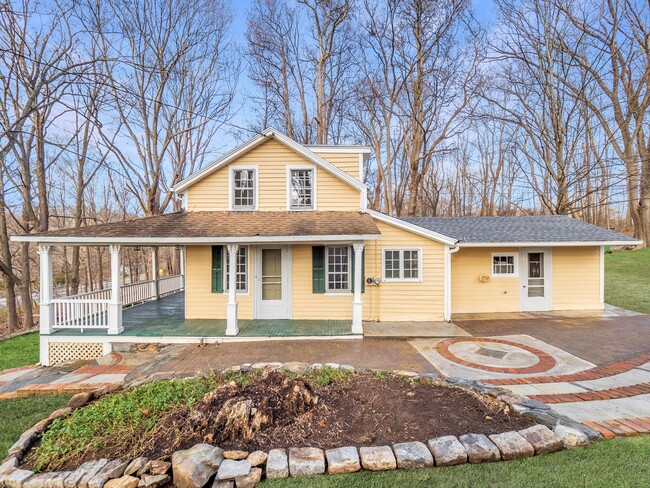 Building Photo - 454 Danbury Rd