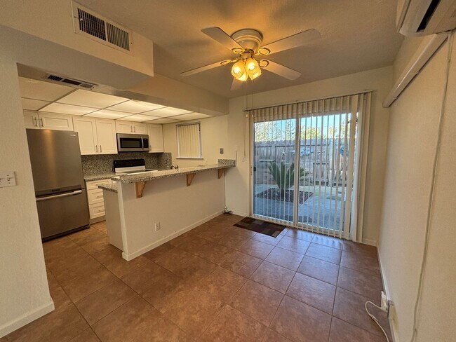 Foto del edificio - 5164 E Ashlan Ave