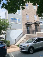 Building Photo - 129 Almere Ave