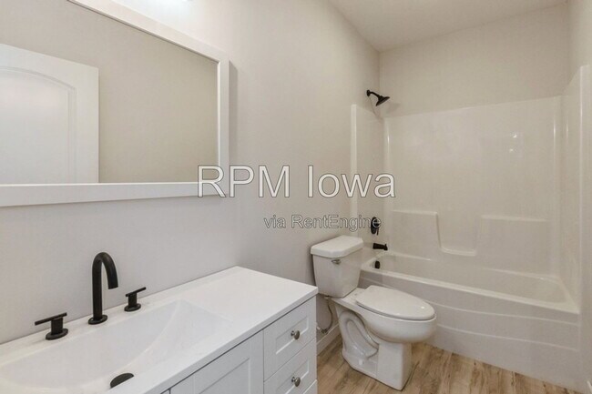 Foto del edificio - 6810 Bright St