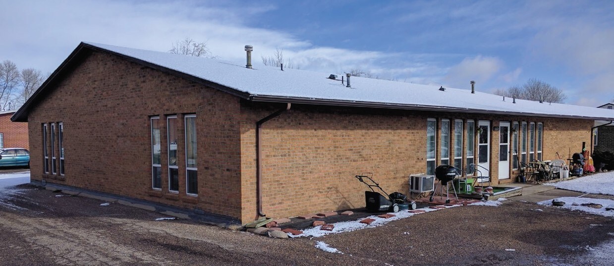 Primary Photo - 3024 Sumac St