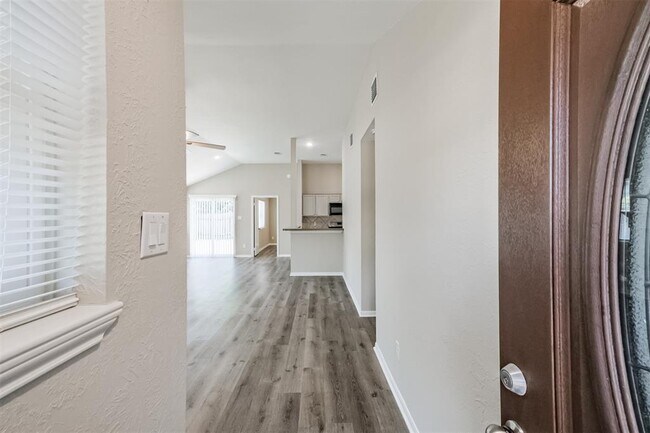 Building Photo - 2950 Walnut Springs Dr