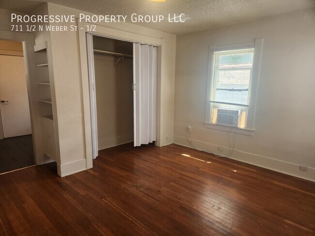 Building Photo - Cozy Studio for Just $925/Month!