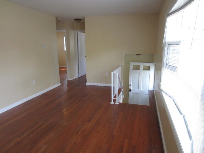 Building Photo - 14661 Cloverdale Rd
