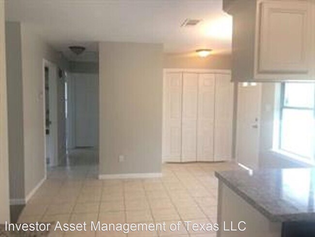 Building Photo - 2 br, 1.5 bath House - 7 Mace St