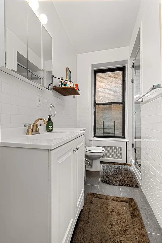 Building Photo - 6 W 107th St