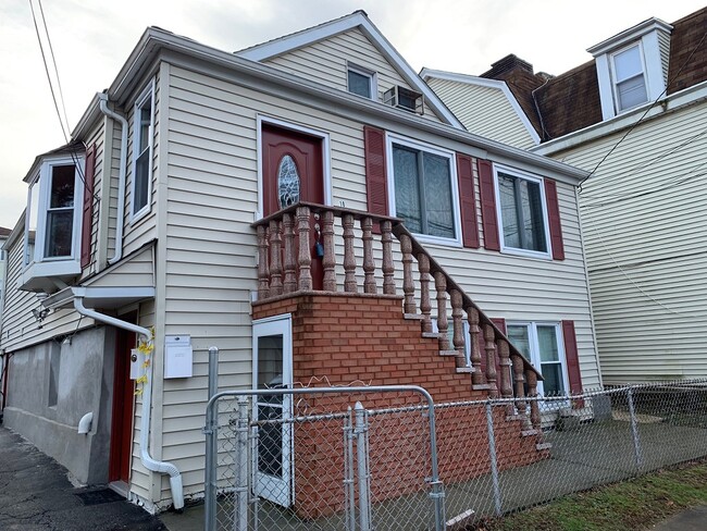 Building Photo - 10 Coolidge Ave
