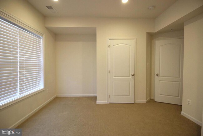 Foto del edificio - 43125 Shore Square