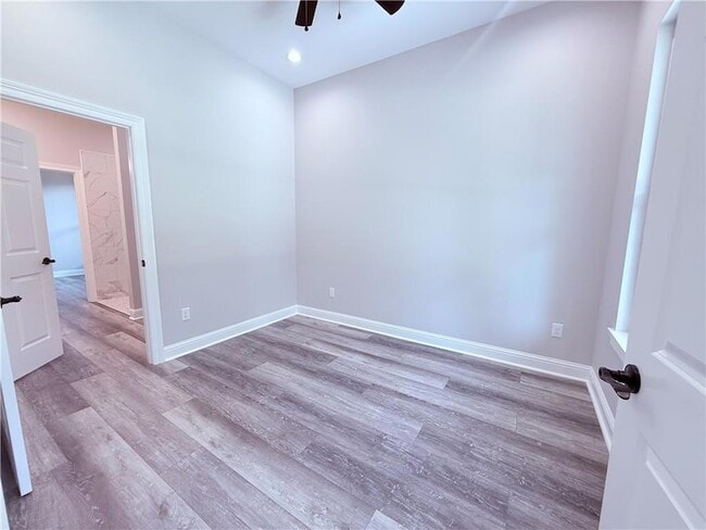 Building Photo - 305 E 34th Ave