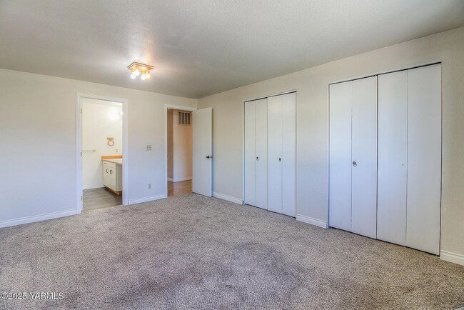 Building Photo - 1105 S 43rd Ave