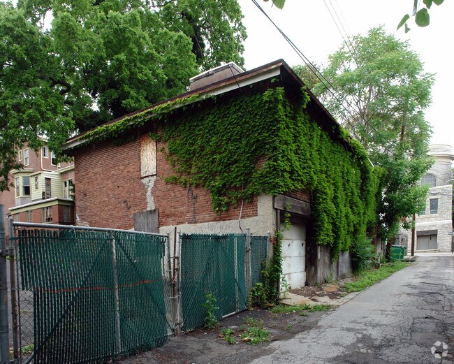 Building Photo - 620 - 622 Dekalb St