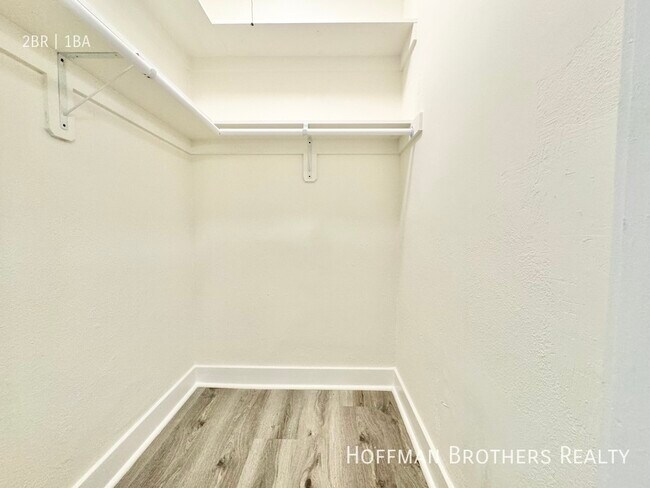 Building Photo - 343 S Alvarado St