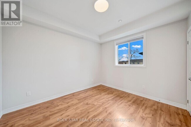 Photo du bâtiment - 11 Chestnut St E