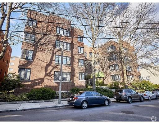 Building Photo - 65 Strathmore Rd