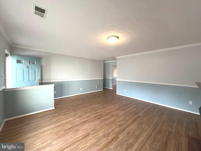 Building Photo - 8220 Grainfield Rd