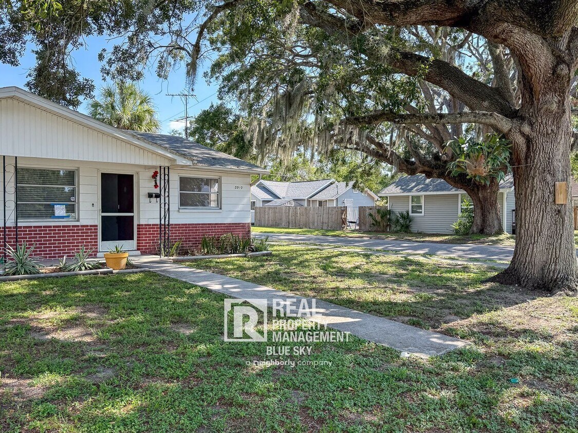Foto principal - 5910 Nebraska Ave