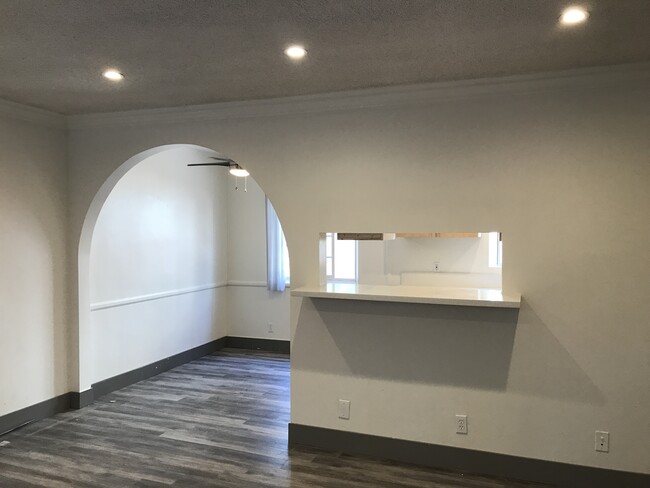 Foto del edificio - 3729 Clarington Ave