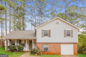 Building Photo - 2453 Crestdale Cir SE
