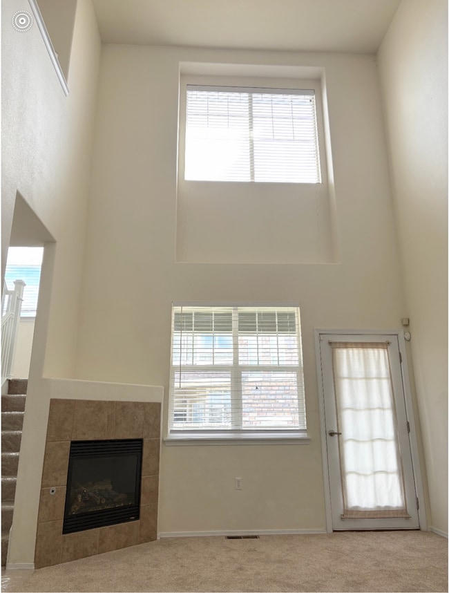 Living Room (Vaulted Ceiling) - 8490 Canyon Rim Trl