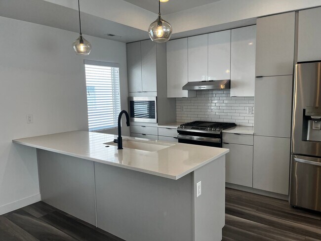 Building Photo - Absolutely GORGEOUS Condo in Salt Lake Cit...