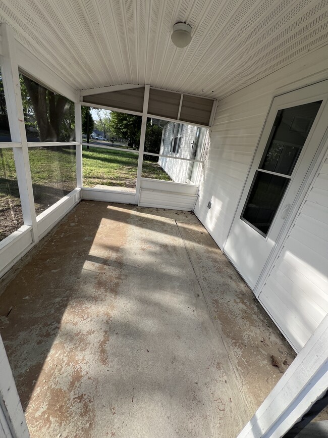 Building Photo - 2308 Pine Way