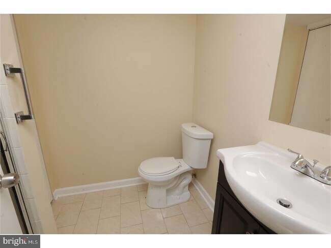 Building Photo - 15015 Hopkins Ct