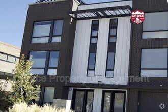 Building Photo - 5546 S Sycamore St