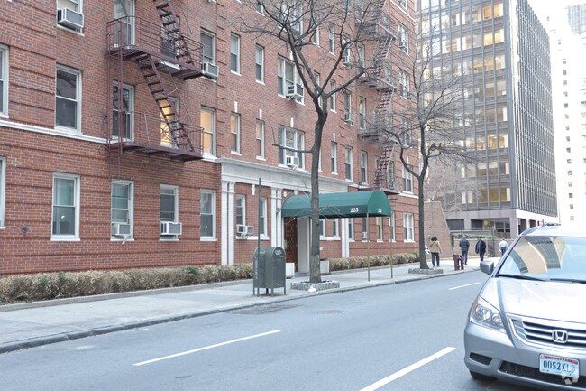 Foto principal - 225 E 47th St