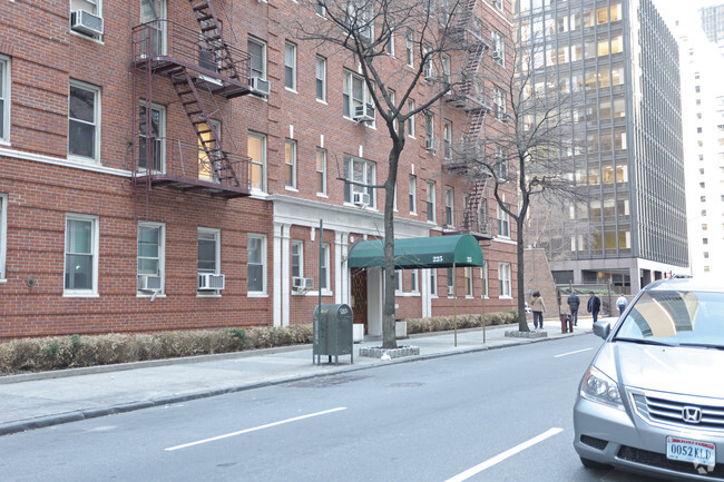 Primary Photo - 225 E 47th St