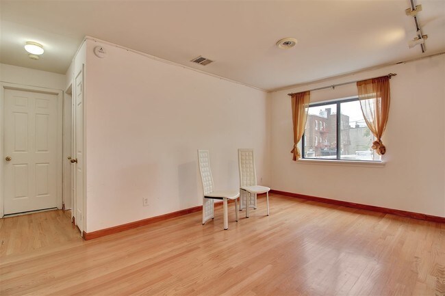 Foto del edificio - 6023 Boulevard E