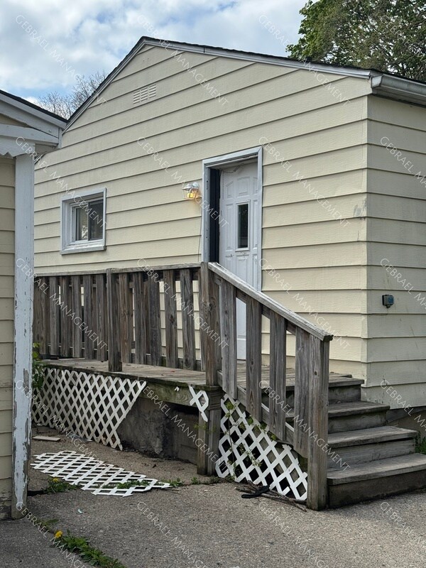 Building Photo - 801 Crawford St
