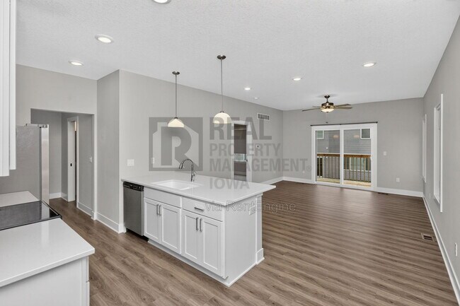 Foto del edificio - 5638 Fernwood Dr
