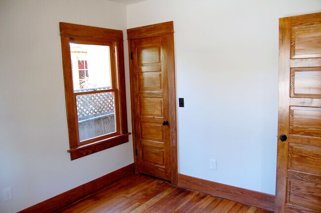 Building Photo - 6842 N Figueroa St