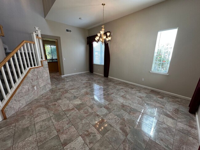 Foto del edificio - Beautiful 4 Bedroom 3 Full Bath Tracy Home